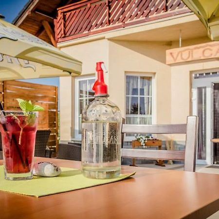 Vulcano Vendeghaz Hotel Mesteri Екстериор снимка