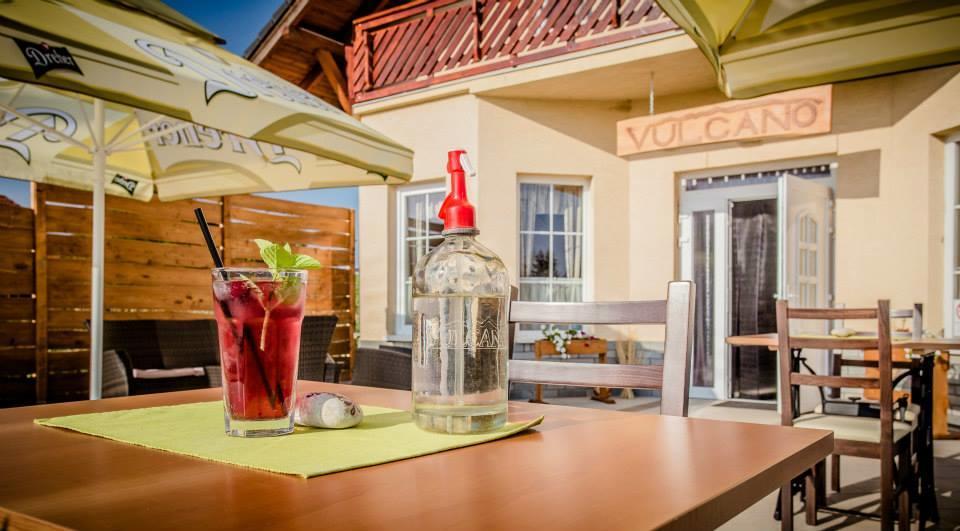 Vulcano Vendeghaz Hotel Mesteri Екстериор снимка