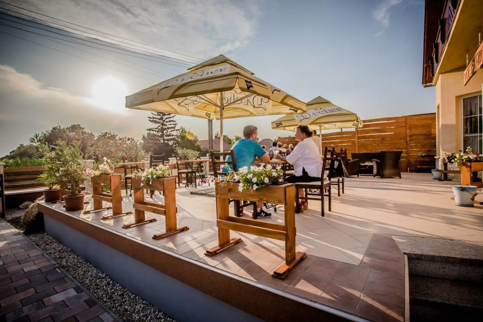 Vulcano Vendeghaz Hotel Mesteri Екстериор снимка