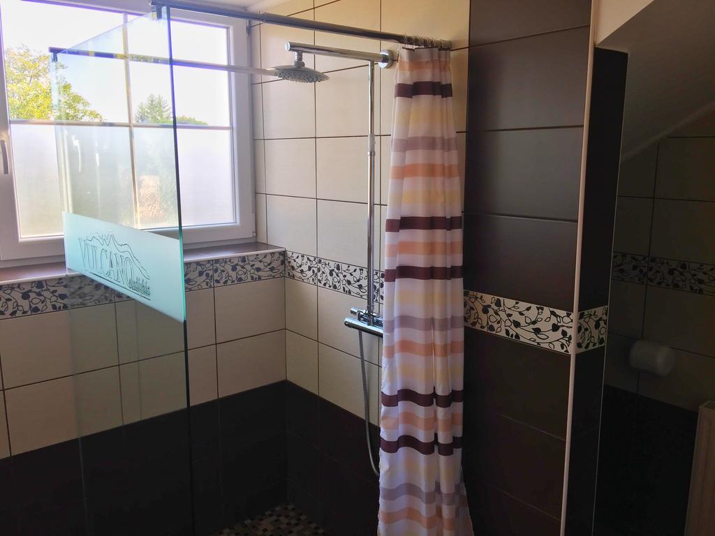 Vulcano Vendeghaz Hotel Mesteri Екстериор снимка